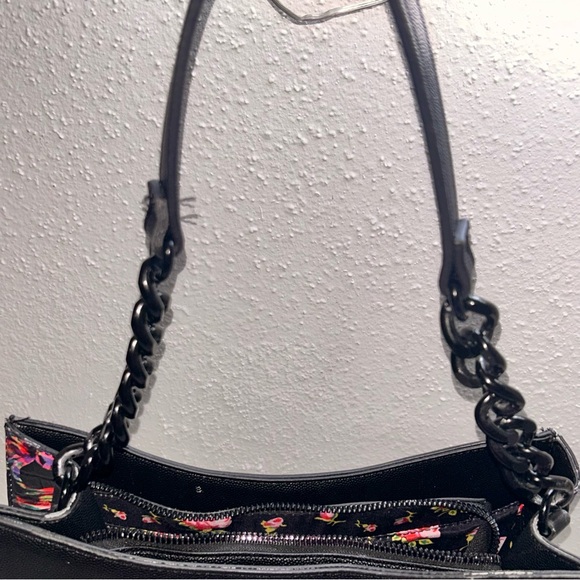 🌹Betsy Johnson black bow shoulder / hand bag with blk link strap. - Picture 12 of 15